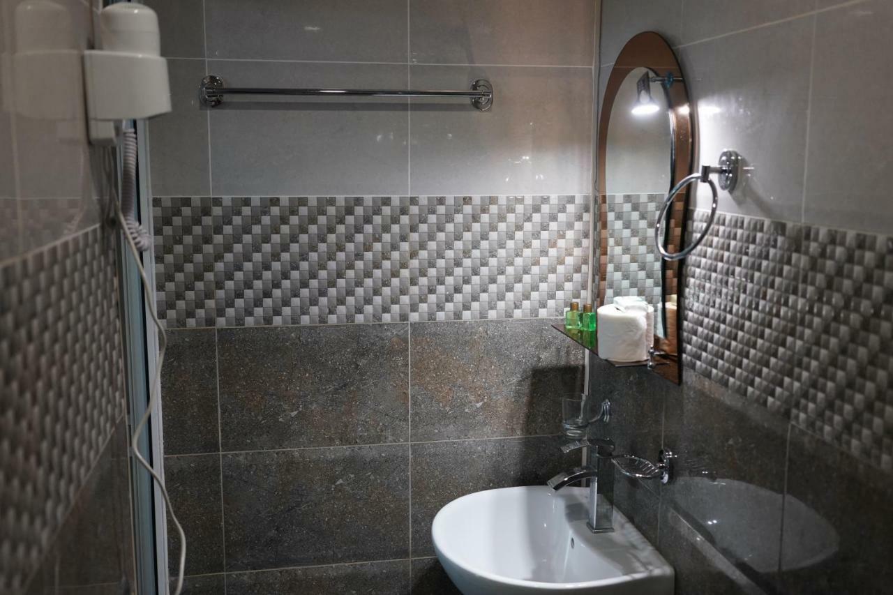 Ponto Hotel Кобулети Стая снимка