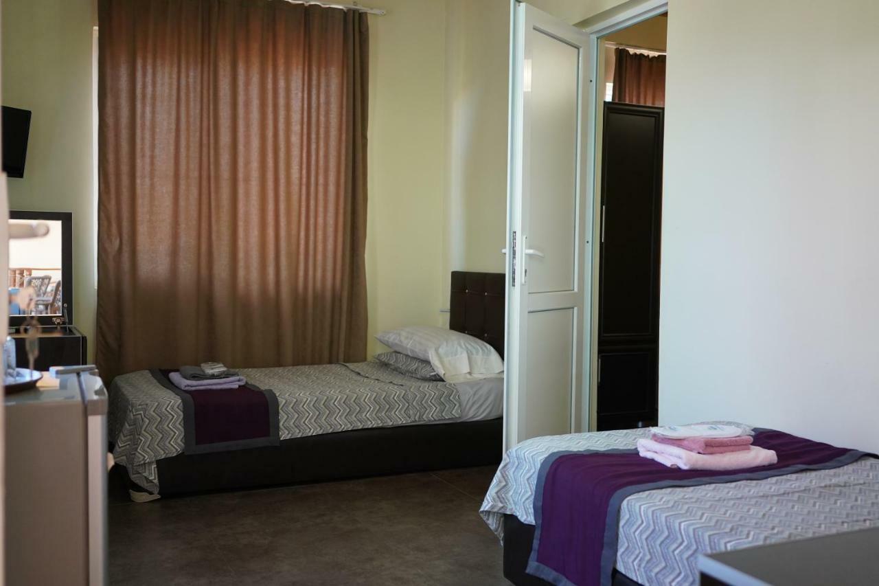 Ponto Hotel Кобулети Стая снимка